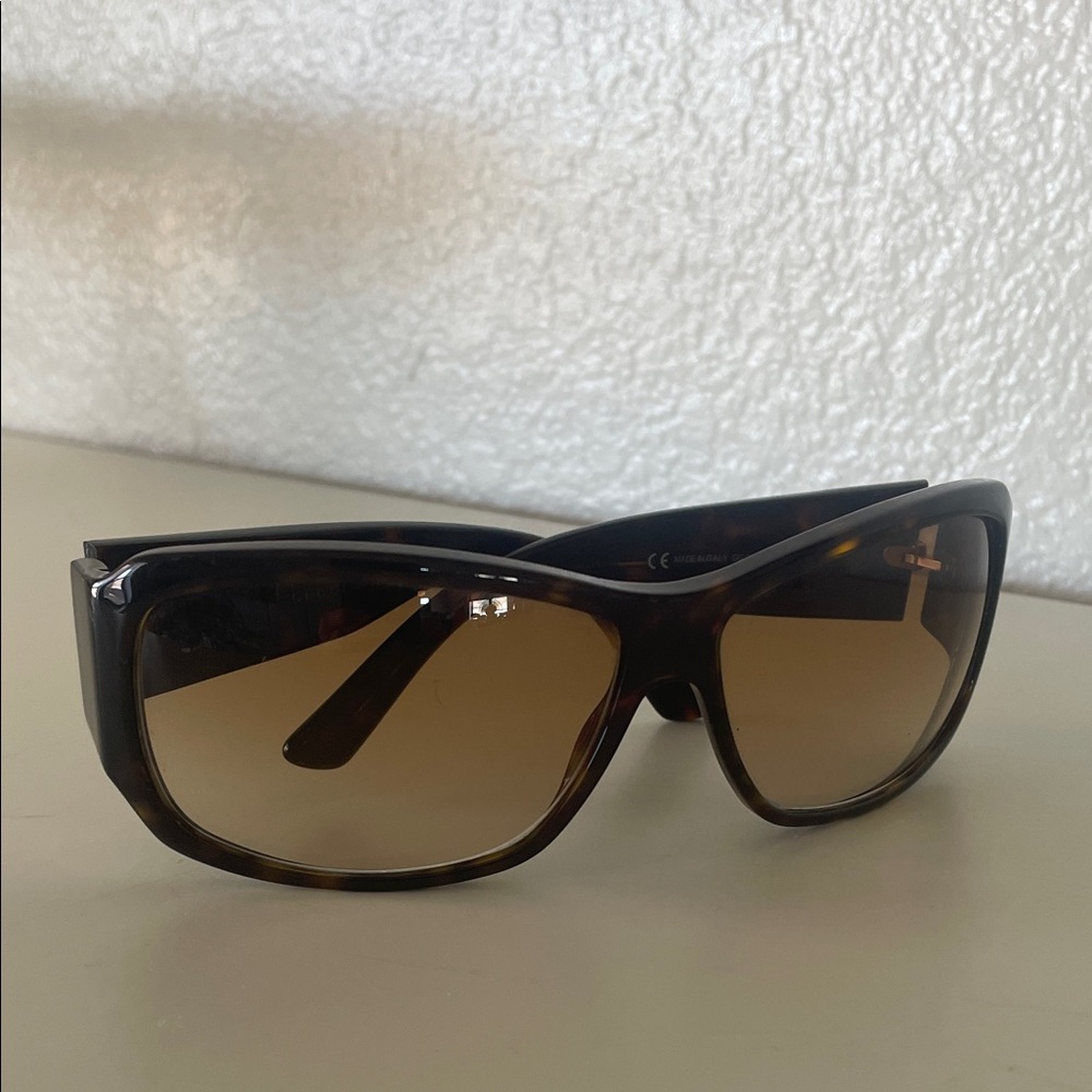 Gucci sunglasses GG2592